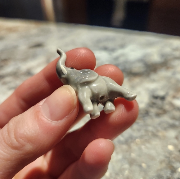 Tiny Porcelain Elephant - Picture 4 of 5